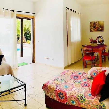 Mariola With Private Pool, Sea View, Sat-tv & Free Wifi